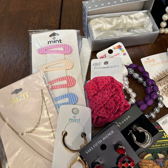 70-Piece Costume Jewelry Lot Charms Necklaces, Earrings Brooches Barrettes - Picture 4 of 16